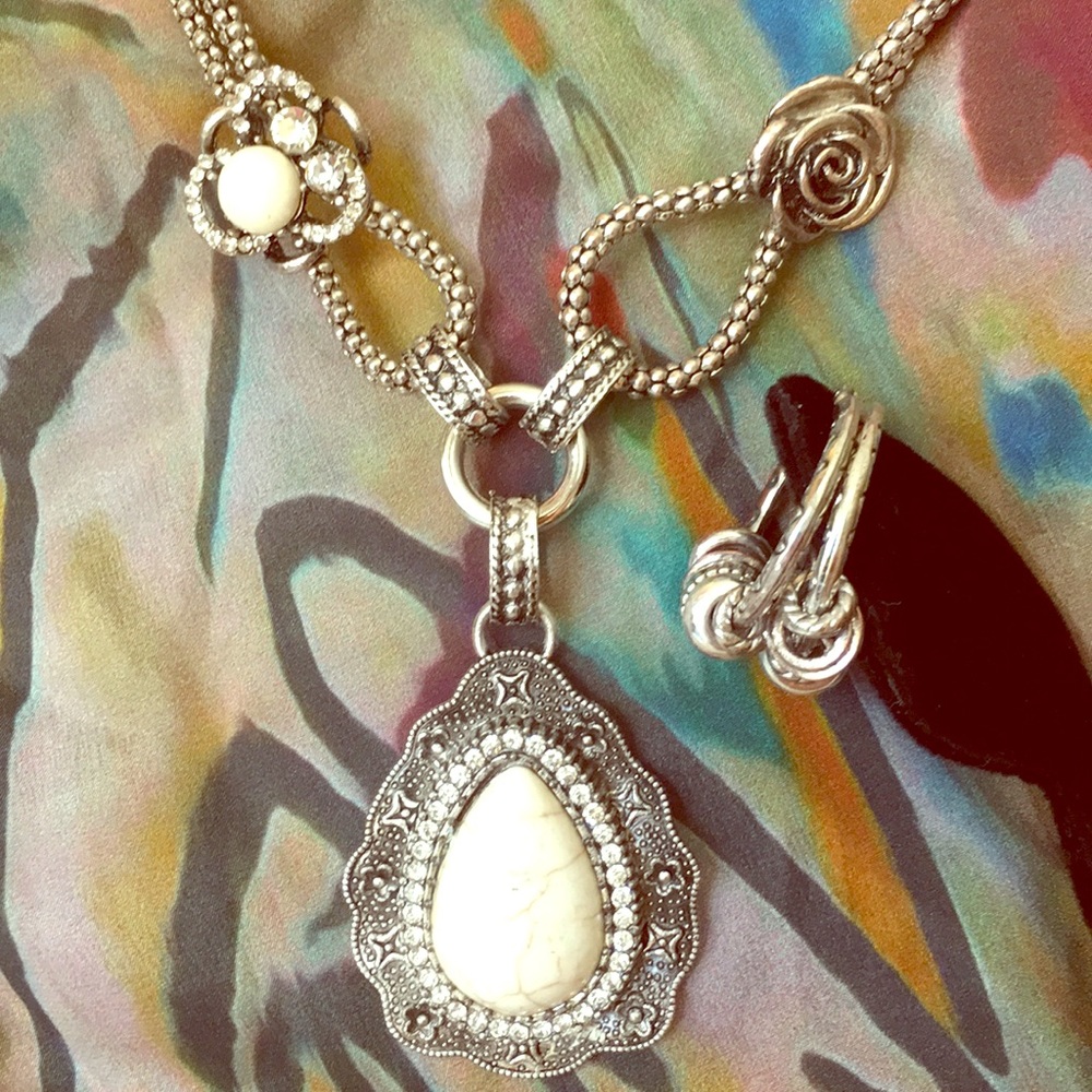 💕Beautiful Statement Jewelry Set - Picture 2 of 8